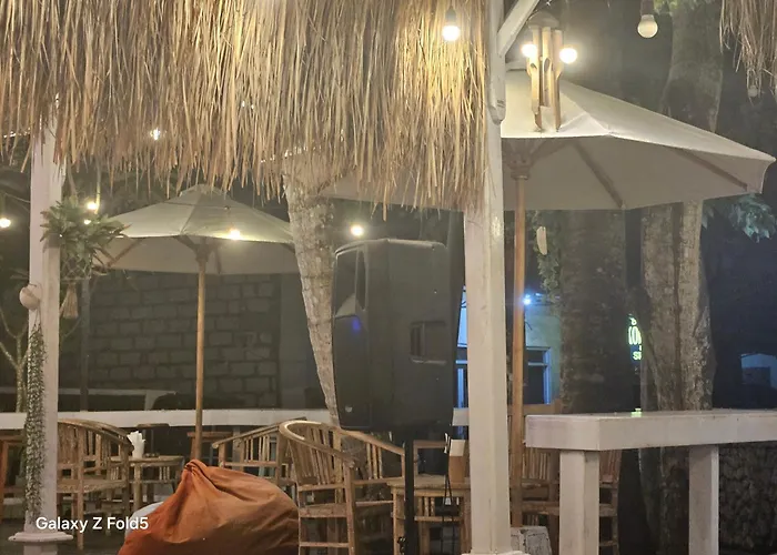 Hostal Eleven Penida Sports Bar *